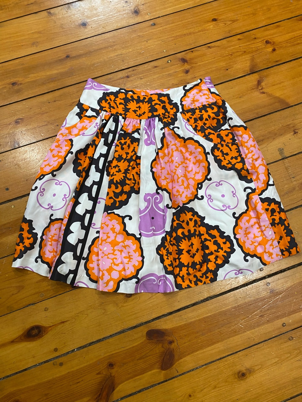 it's the weekend itw by claude brown colorful floral skirt with pockets  size 10